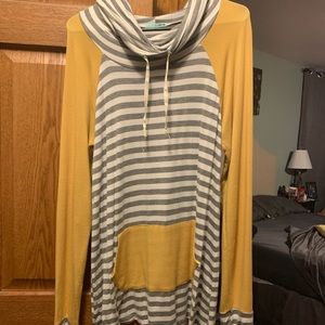 Cute light weight cotton sweatshirt! Size large